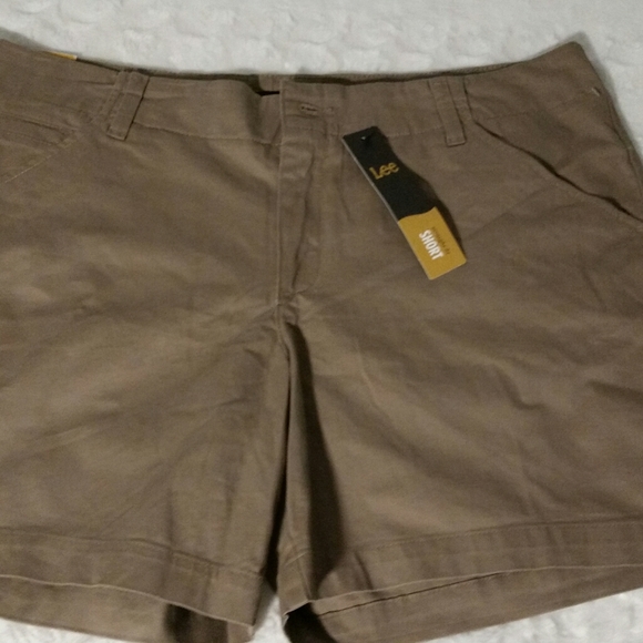 Lee short  Size 16M Straight Fit,Midrise fit light - Picture 3 of 8